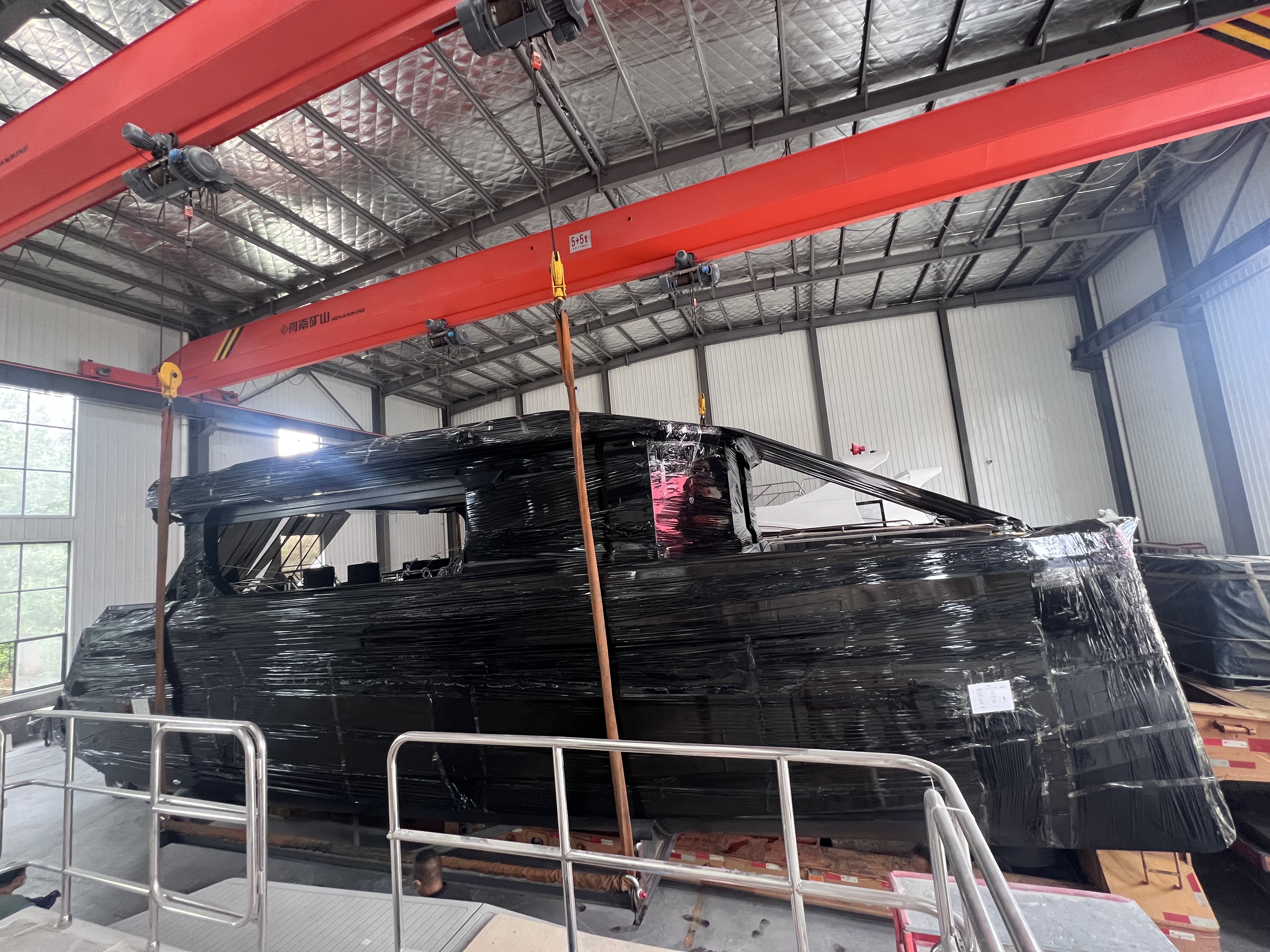 Το πρώτο Lawada® 1360 Party Catamaran που παραδόθηκε στη Μαλαισία, το δεύτερο κτίριο.