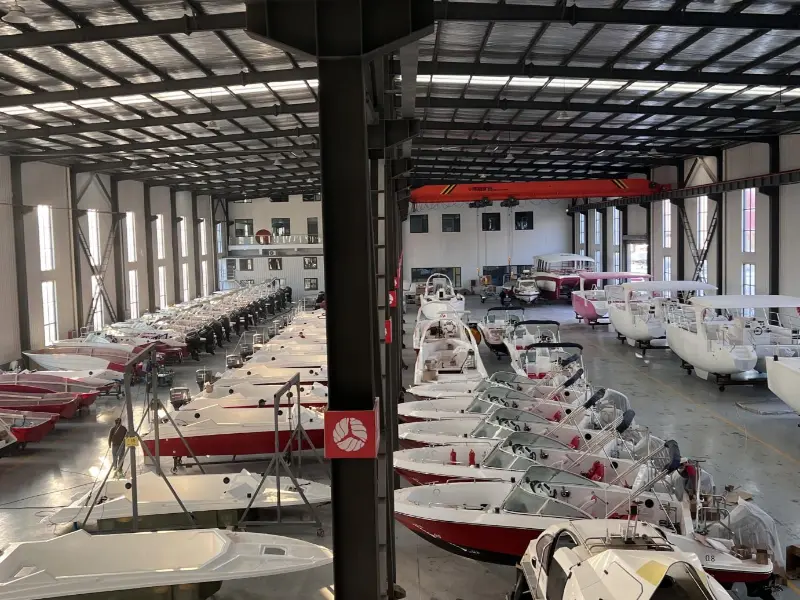 Το γιοτ Lawada® θα παραδώσει 42 σετ ειδικά κατασκευασμένα ταχύπλοα, ειδικά σχεδιασμένα για τις συνθήκες νερού του βουνού BIJIA.