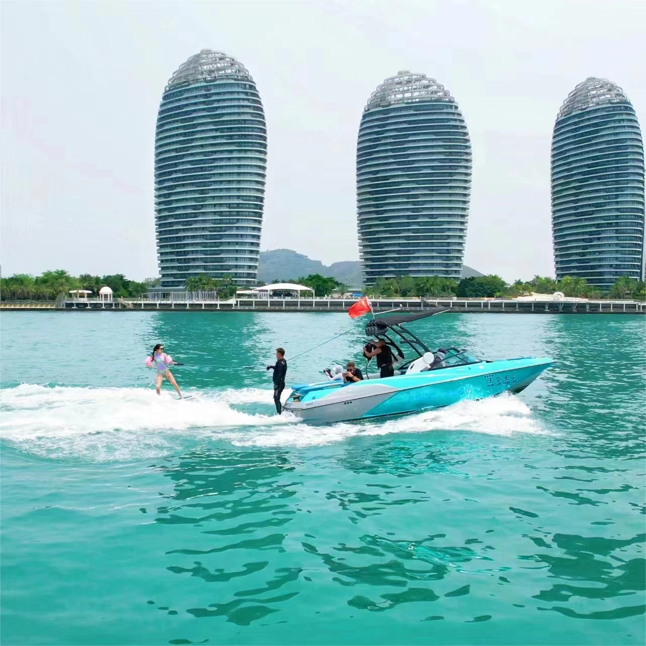 Τι ακριβώς είναι ένα σκάφος Wakeboard και πώς λειτουργεί;